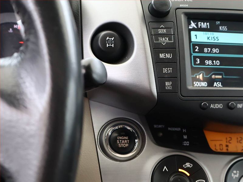 Toyota RAV4 (2008) 2.2 D-CAT, 4X4, Tempomat - fotka 14 z 19