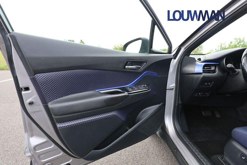 Toyota C-HR Hybrid 1.8 VVT-i Dynamic Comfo - fotka 14 z 25