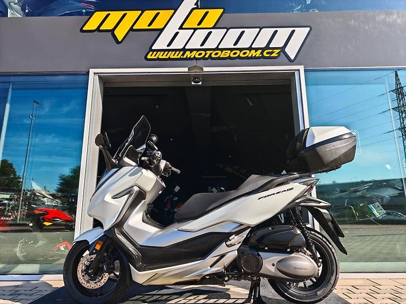 Honda Forza 300 ABS (2018) Smart box, Vyhřívané rukojeti, - fotka 17 z 20