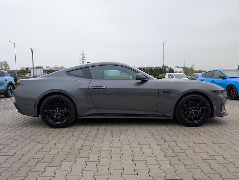 Ford Mustang (2026) V8 GT, Fastback, 5.0 GT 328 kW - fotka 6 z 26