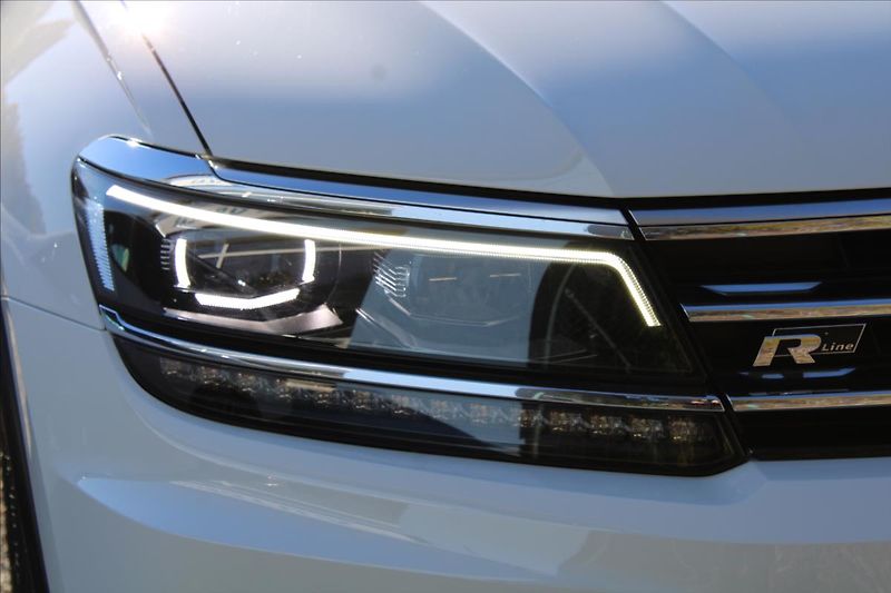 Volkswagen Tiguan 2,0 TDI  1.MAJ,A/T,4x4,R-LINE - fotka 40 z 41