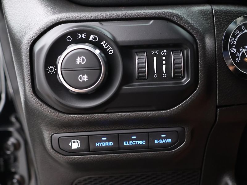 Jeep Wrangler 2,0 4xe 200kW Unlim. Rubicon C - fotka 16 z 34
