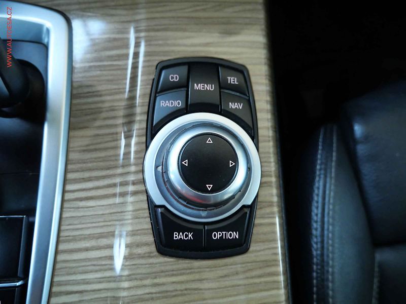 BMW X3 (2012) 3.0d xDrive 30d, 2.maj,ČR - fotka 22 z 24