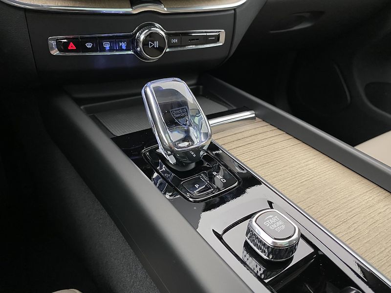 Volvo XC60 T8 AWD RECHARGE ULTRA DARK CZ - fotka 31 z 69