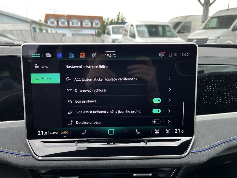 Volkswagen Passat R-Line 2,0 TDI 110 kW  DSG - fotka 20 z 27