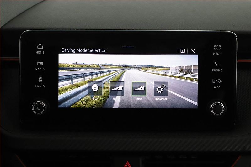 Škoda Kamiq (2025) 1.0 TSI, Monte Carlo - fotka 13 z 19