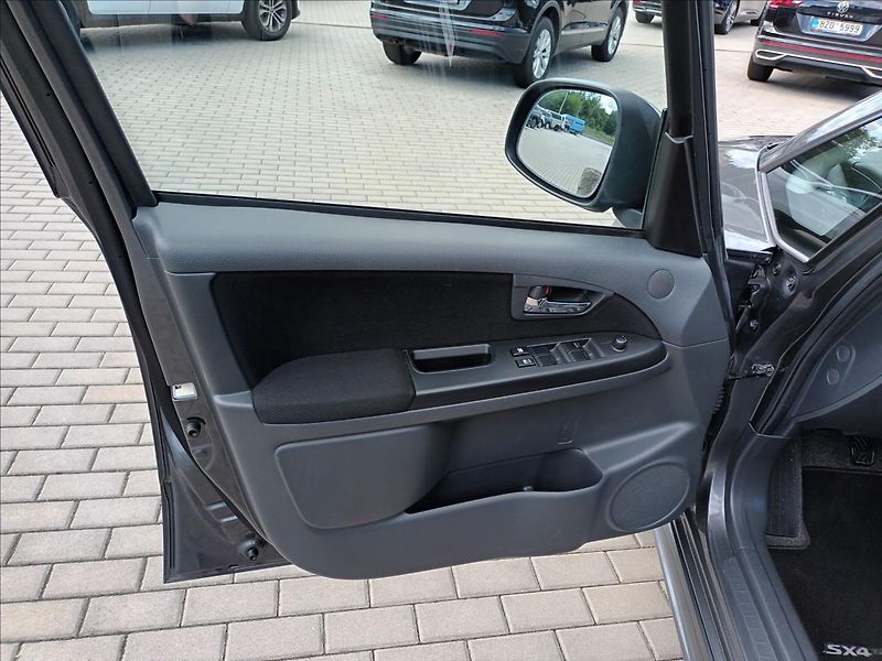 Suzuki SX4 1,6 REZERVACE - fotka 21 z 47