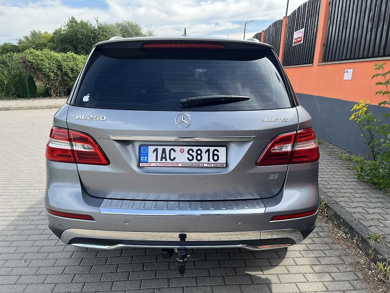 Mercedes-Benz Třídy M ML 250 CDi Sport - fotka 6 z 30