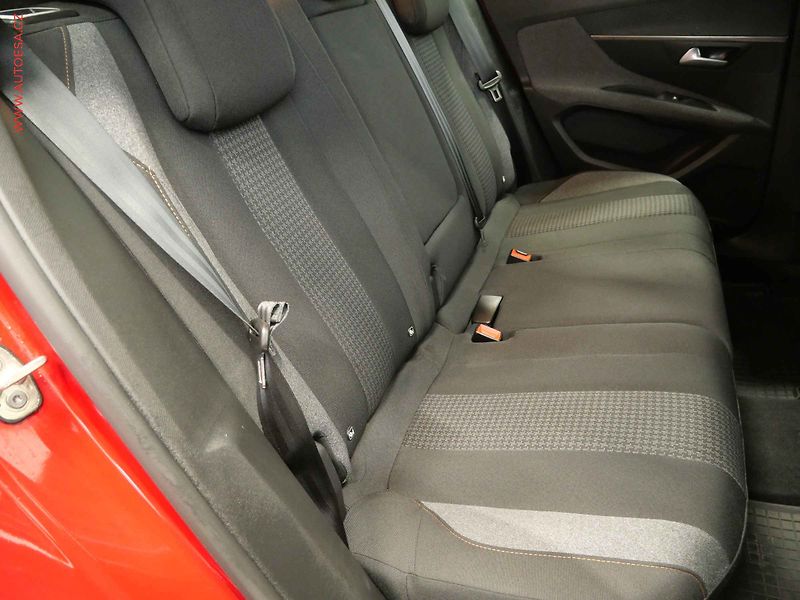 Peugeot 3008 (2021) 1.2 PT, 2.maj,ČR, servis - fotka 13 z 23