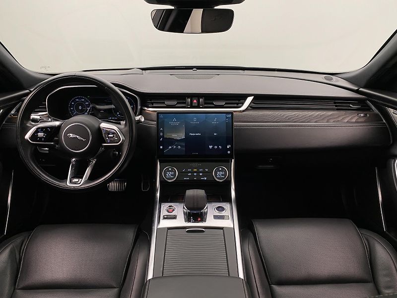 Jaguar XF D200 R-DYNAMIC AWD REZERVACE - fotka 2 z 48