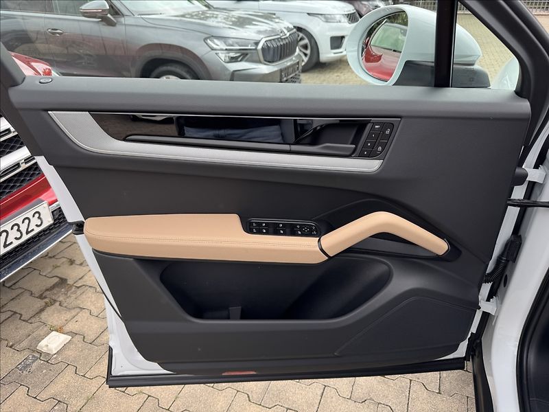 Porsche Cayenne Coupe E3 II Sport Chrono Vzduc - fotka 25 z 34