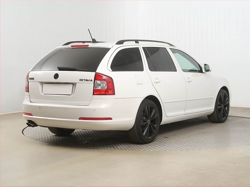 Škoda Octavia (2011) RS 2.0 TDI, Automat, Navi - fotka 5 z 16