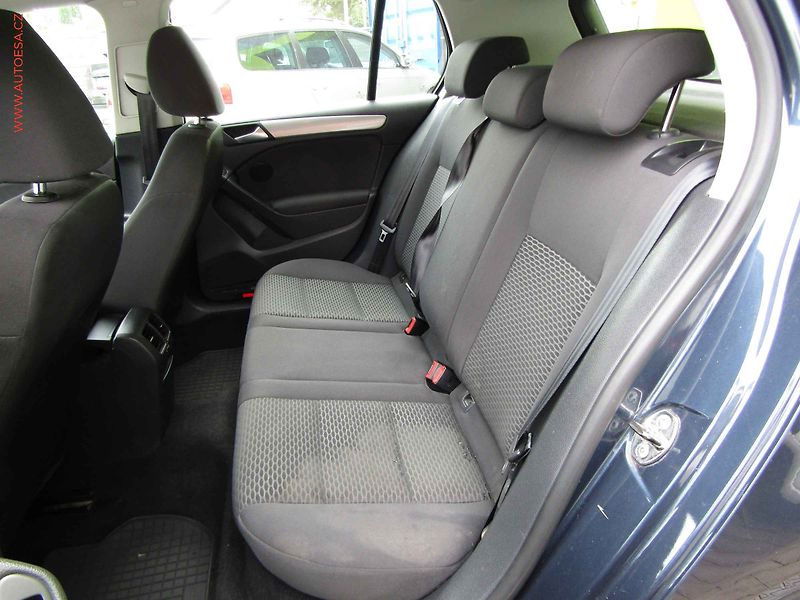 Volkswagen Golf (2012) 1.2 TSi, ČR, autoAC, temp - fotka 10 z 16