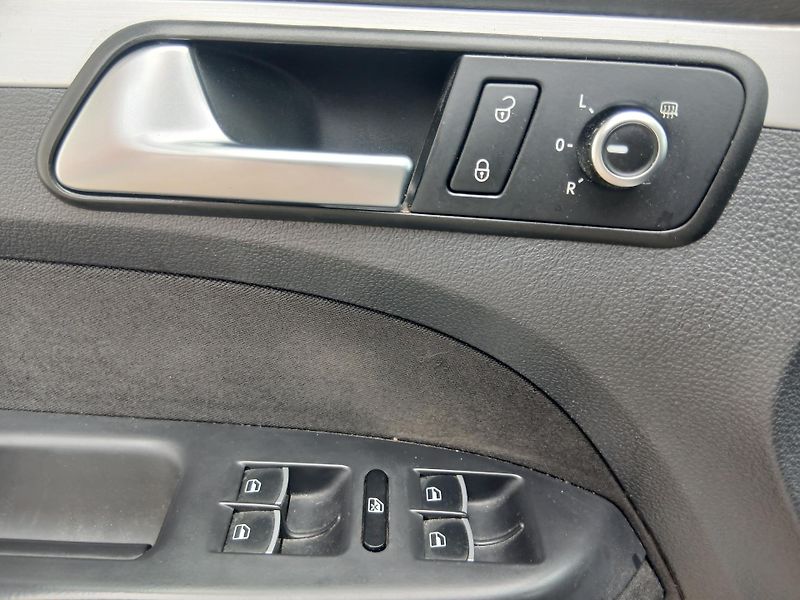 Volkswagen Touran 2.0 TDi - fotka 9 z 42