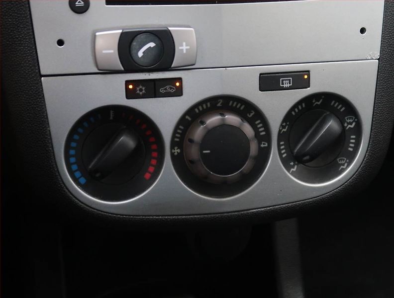 Opel Corsa (2014) 1.2 - fotka 15 z 17