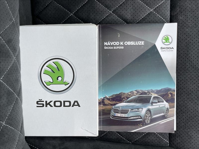 Škoda Superb 2,0 TDI 4x4 DSG SportLine TZ - fotka 16 z 22