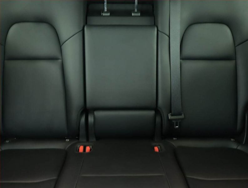 Tesla Model Y (2022) RWD LFP 60kWh, SoH 93% - fotka 10 z 21