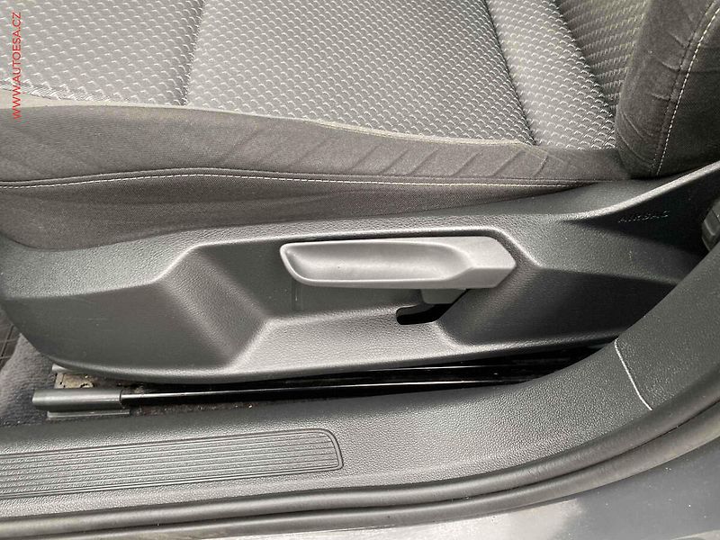 Volkswagen Passat (2016) 2.0 TDi, DSG, park.asist - fotka 14 z 19