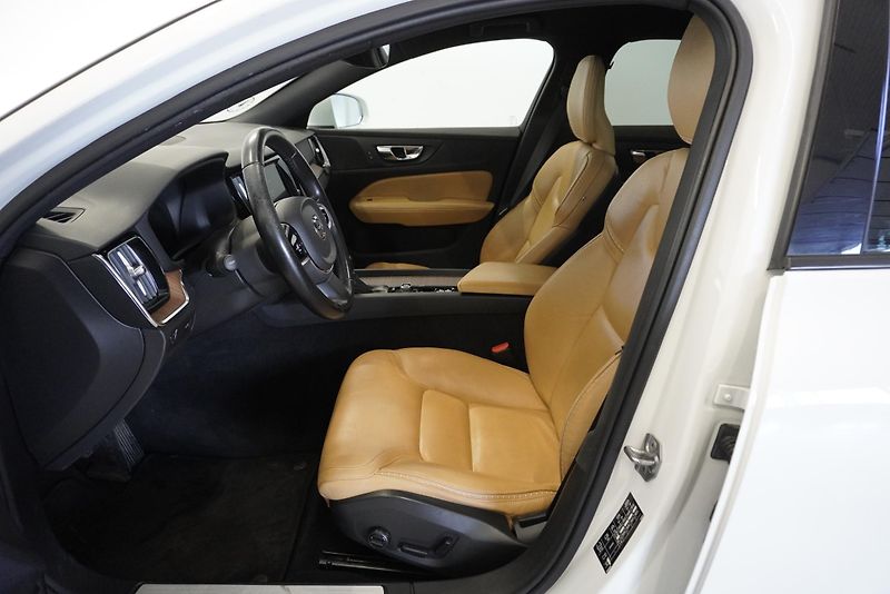 Volvo V60 (2019) CROSS COUNTRY 2,0 D4 AWD AUT. - fotka 17 z 33