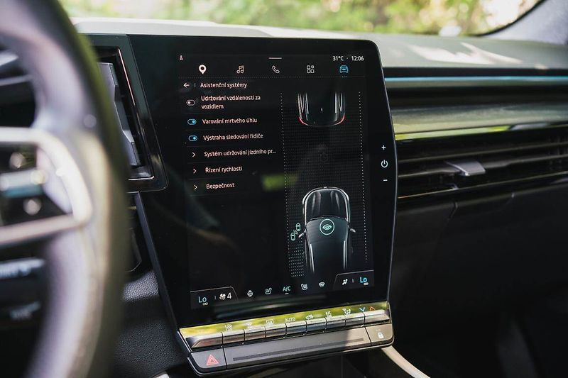 Renault Espace (2023) E-Tech FHEV 200 - fotka 24 z 33