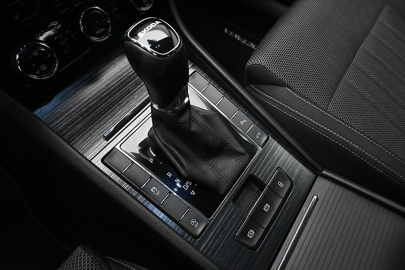 Škoda Superb 2,0 TDI 147KW DSG STYLE Záruka - fotka 23 z 33