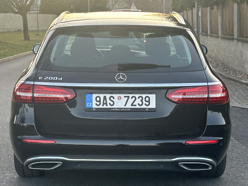 Mercedes-Benz Třídy E (2023) 200d AVANTGARDE ČR 1.maj TAŽNÉ - fotka 9 z 42
