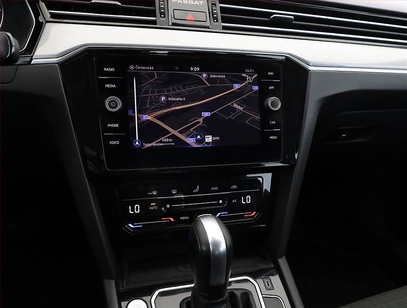 Volkswagen Passat (2020) Business 2.0 TDI, Automat - fotka 10 z 18
