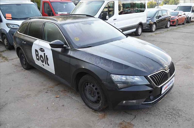 Škoda Superb (2018) COMBI III. 1,6 TDI - fotka 3 z 24