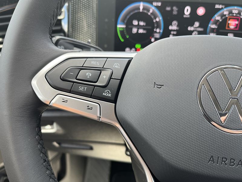 Volkswagen Tiguan People 1,5 TSI 150 kW eHybrid - fotka 15 z 24