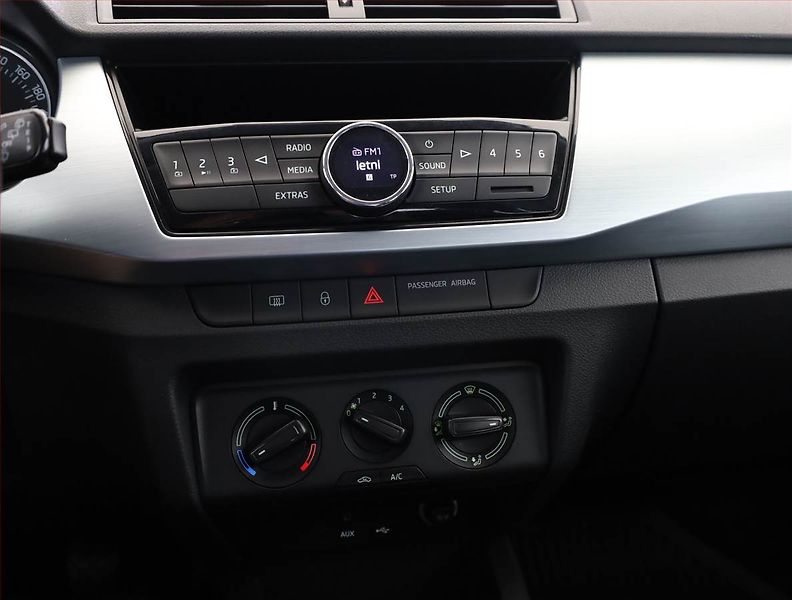 Škoda Fabia (2015) Ambition 1.0, Serv.kniha - fotka 9 z 16