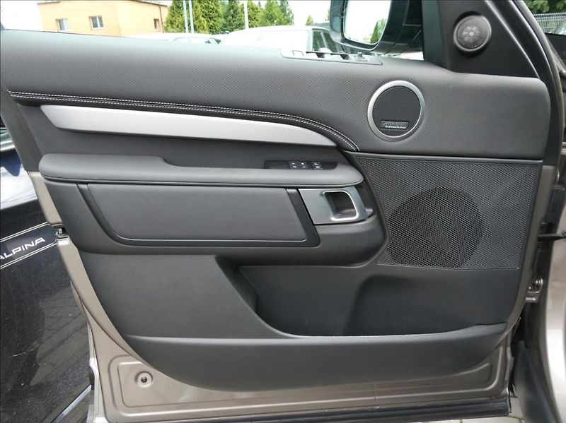 Land Rover Discovery 3,0 D250 R-Dynamic SE 1Maj DPH - fotka 13 z 51