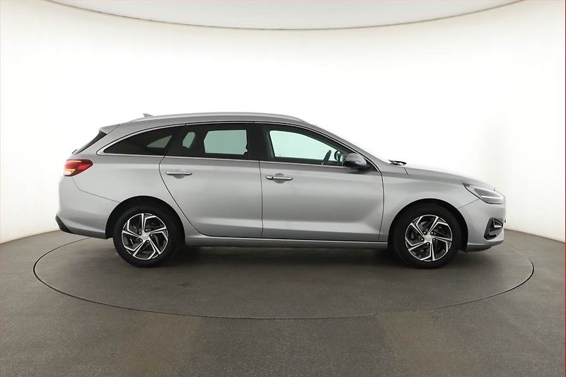 Hyundai i30 (2024) Smart 1.0 T-GDI, ČR,1.maj - fotka 6 z 20