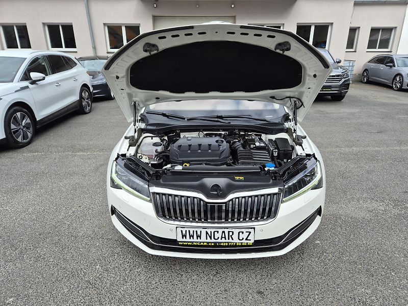 Škoda Superb Combi 2,0TDi 110kw DSG 17ALU - fotka 18 z 53