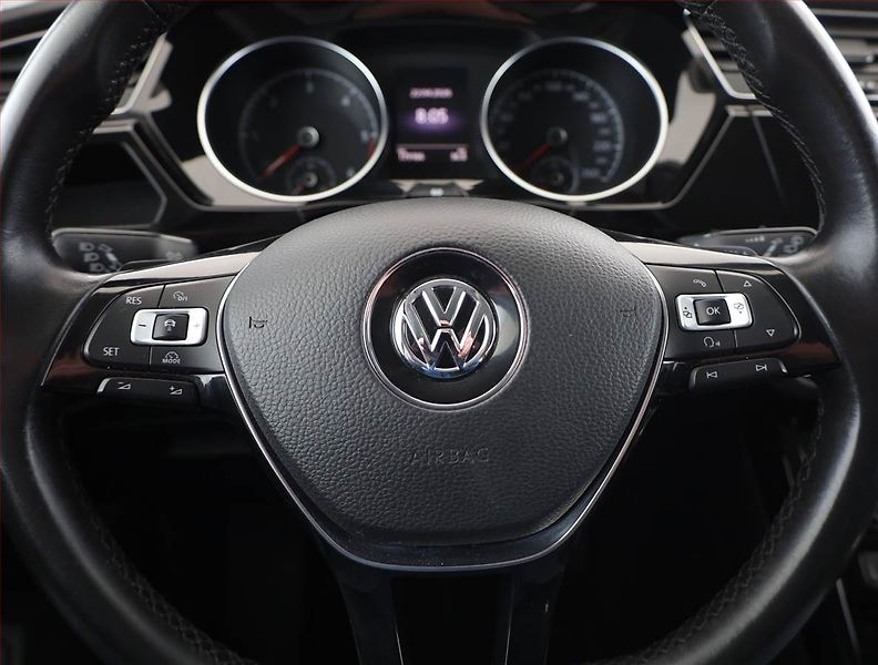 Volkswagen Touran (2016) 2.0 TDI, Automat, 7 míst - fotka 8 z 19