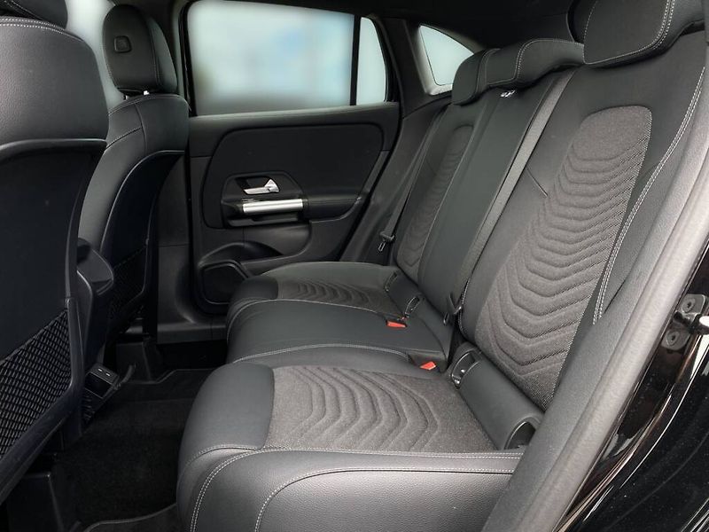 Mercedes-Benz GLA (2024) 180 d - fotka 11 z 25