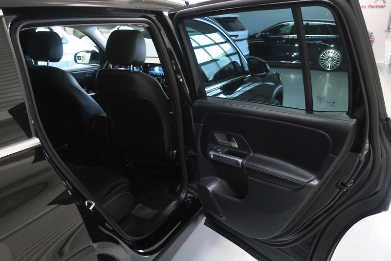 Mercedes-Benz GLB (2022) 220 D 4MATIC - fotka 39 z 48