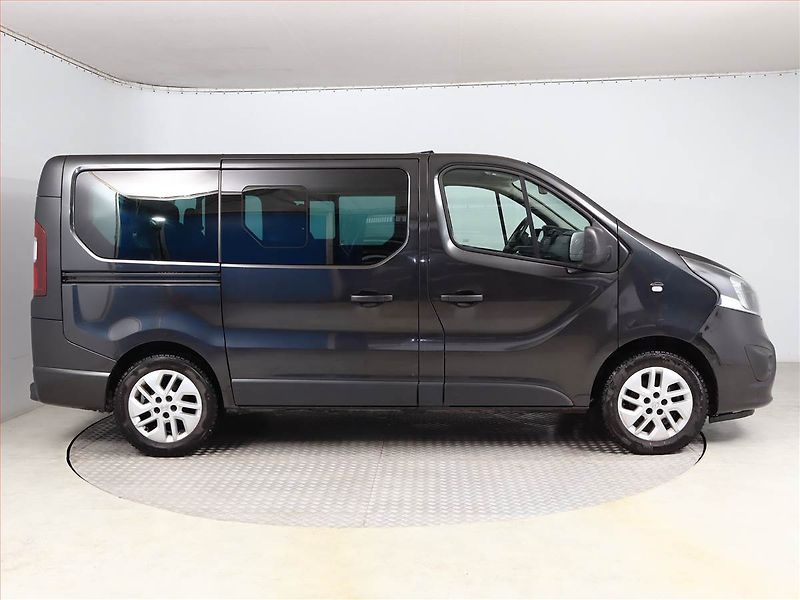 Opel Vivaro (2017) 1.6 BiCDTI, Bus, 9Míst - fotka 6 z 11
