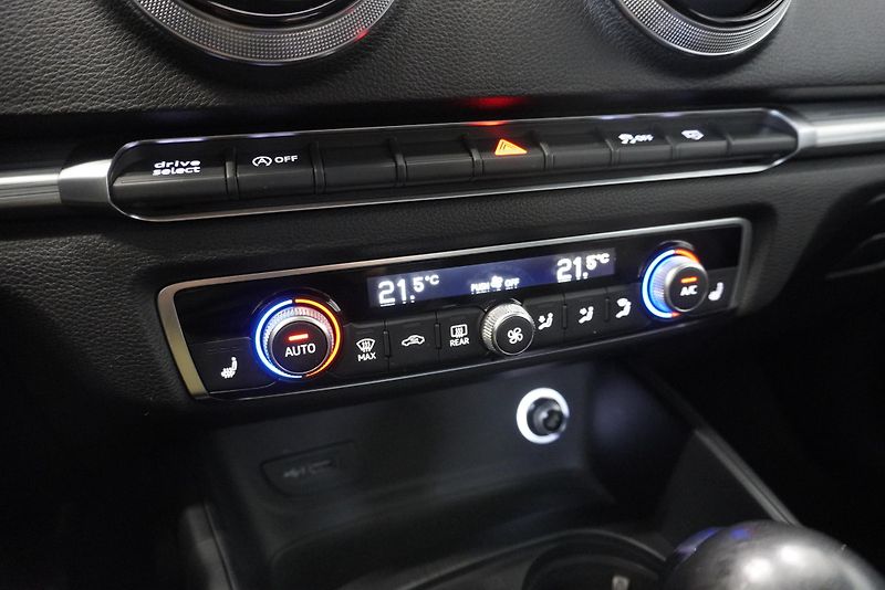 Audi A3 2.0 TFSi 140 kW SPORTBACK  DSG - fotka 18 z 29