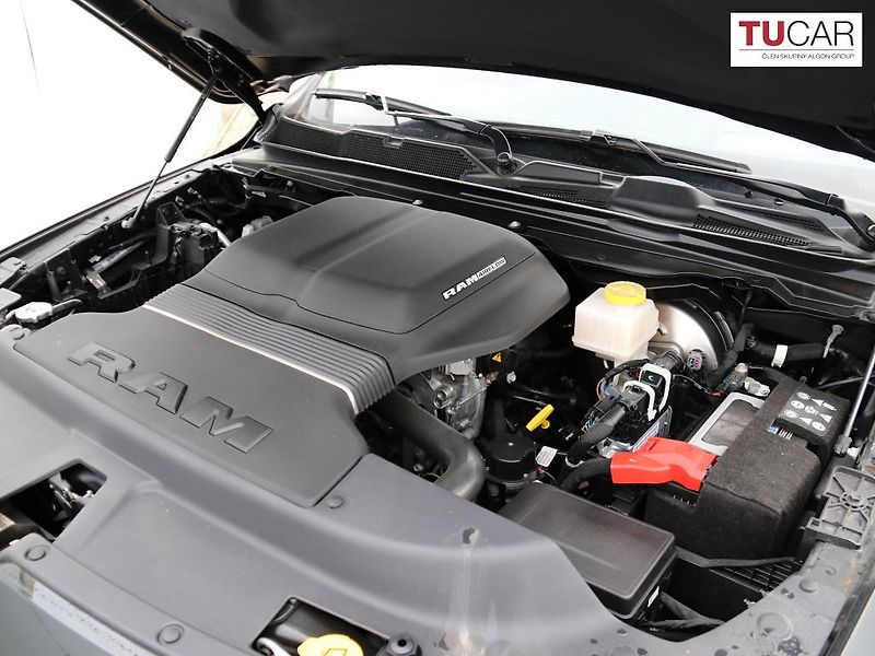 RAM 1500 (2024) Laramie 5.7 V8 HEMI E-Torque - fotka 38 z 38