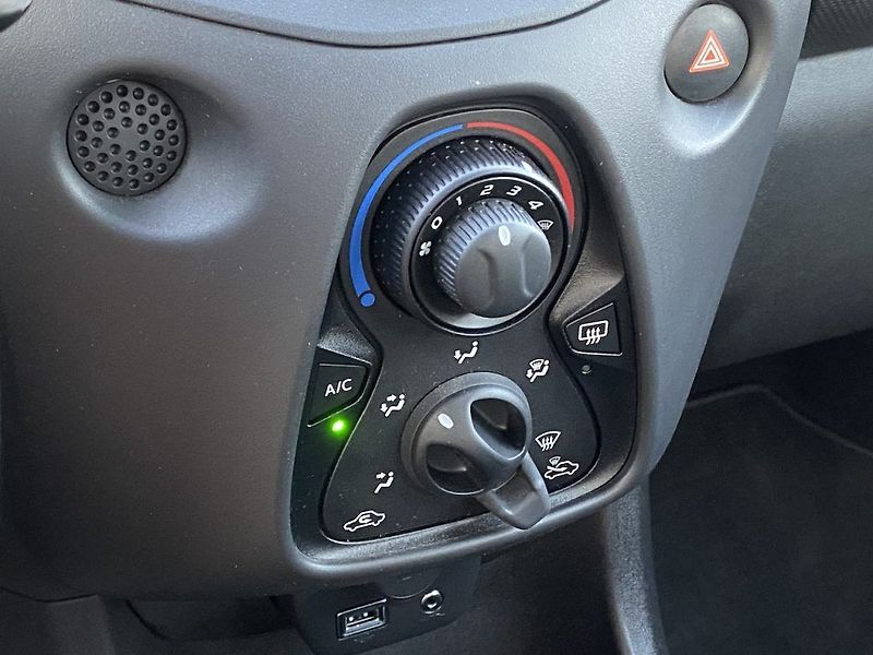 Toyota Aygo 1.0i, ČR, Comfort, 14tis. km - fotka 11 z 12