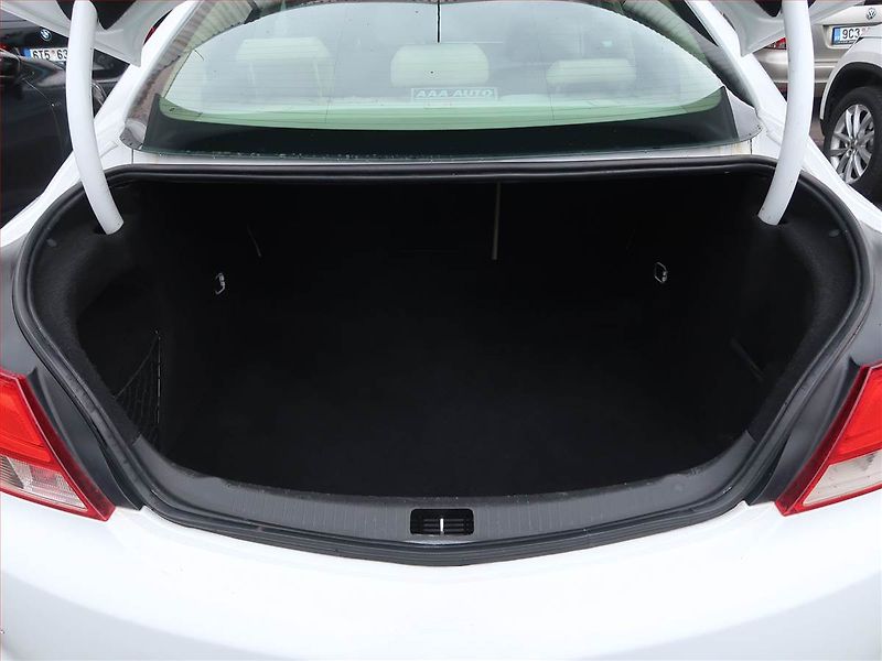 Opel Insignia (2010) 1.6 Turbo, Tempomat - fotka 13 z 13