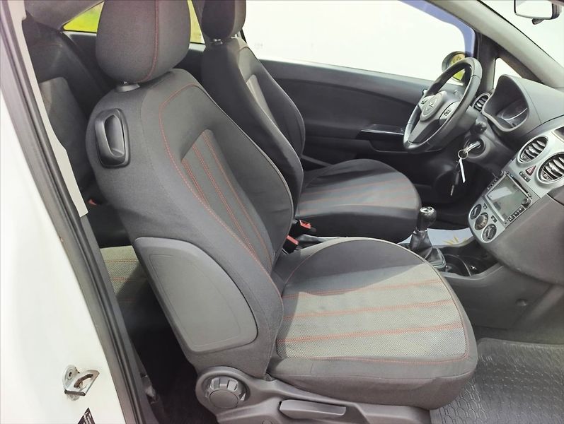 Opel Corsa 1,4 i Klima Navigace Alu - fotka 22 z 30