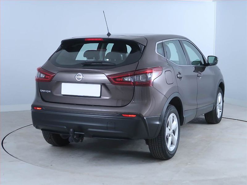 Nissan Qashqai (2021) 1.3 DIG-T, ČR,1.maj - fotka 5 z 16