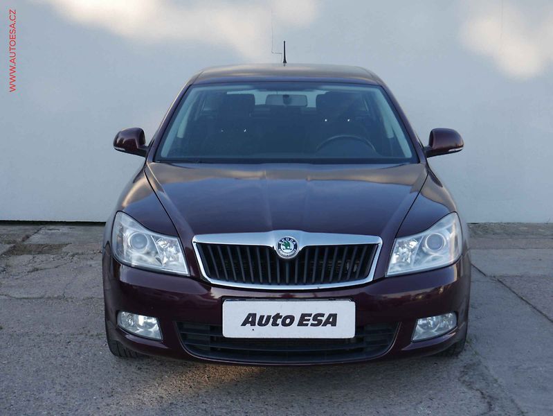 Škoda Octavia (2011) 2.0TDi, ČR, Elegance - fotka 2 z 20