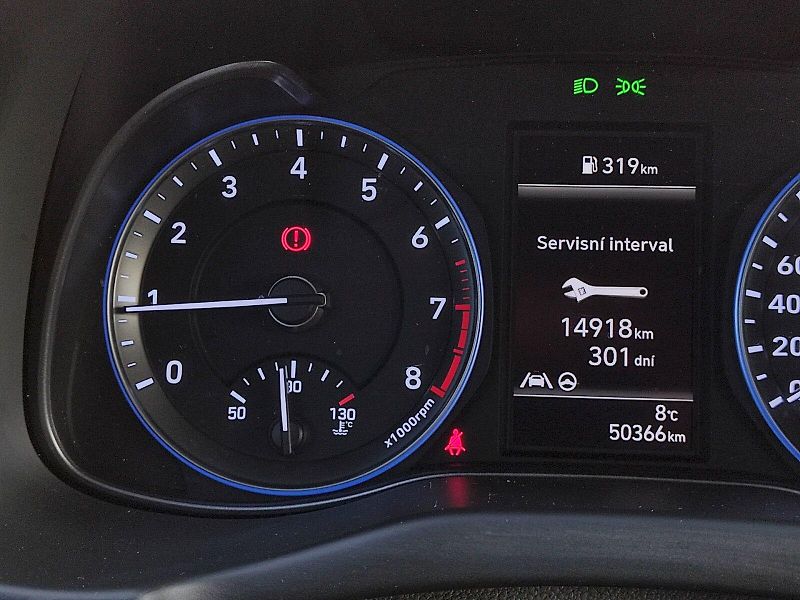 Hyundai Kona (2023) 1,0 T-GDi 88 Kw - fotka 12 z 38