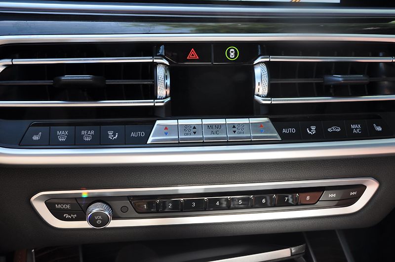 BMW X5 xDrive 40d 250kW - fotka 23 z 36