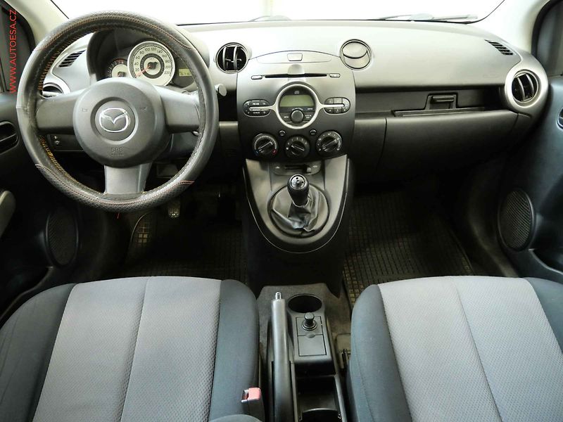 Mazda 2 (2008) 1.3 i, ČR, AC - fotka 8 z 17