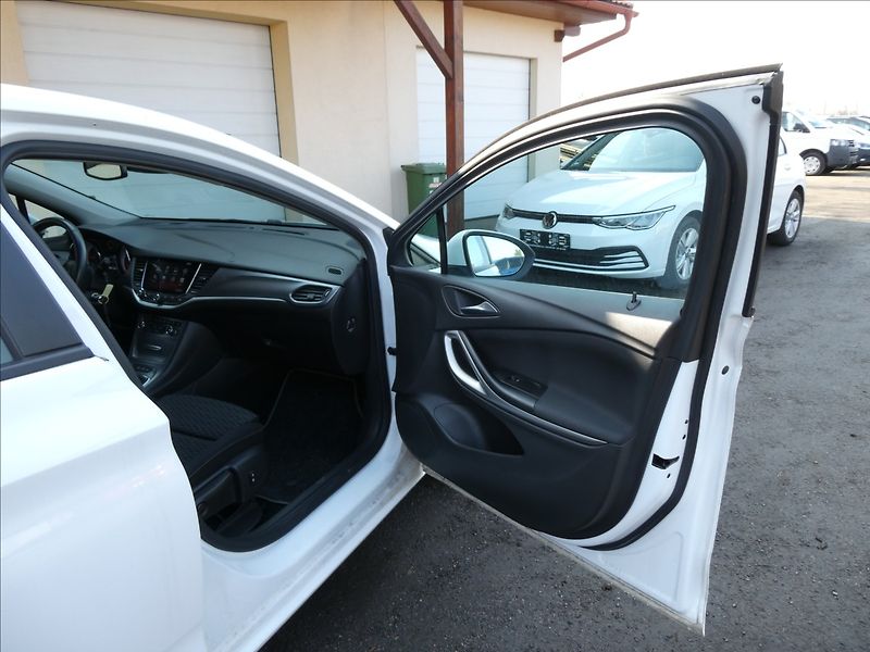Opel Astra 1,6 CDTi 81kW,2x kola,serviska - fotka 19 z 40