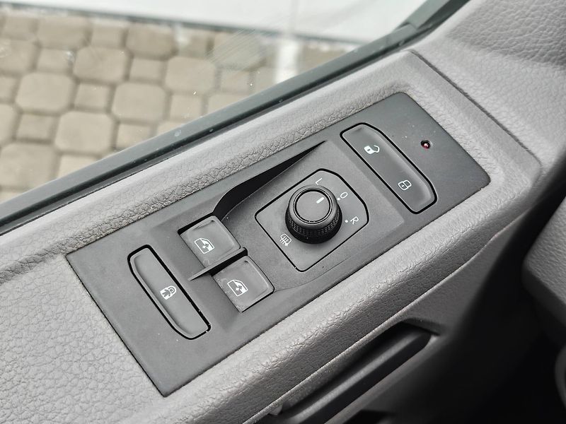 Volkswagen Transporter Comfortline DR DSG 2,0TDi - fotka 20 z 22