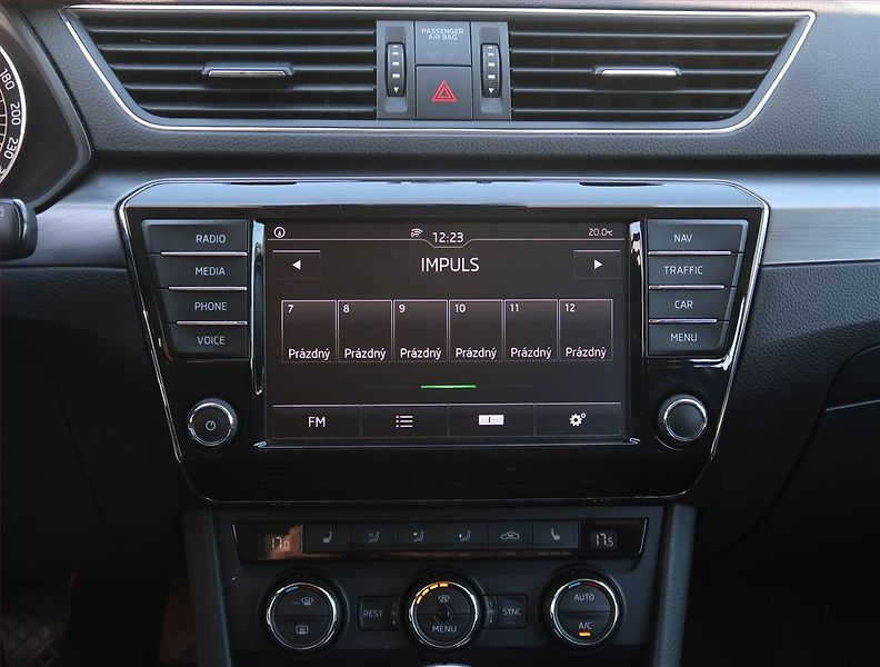 Škoda Superb (2015) Style 1.6 TDI, Serv.kniha - fotka 12 z 24